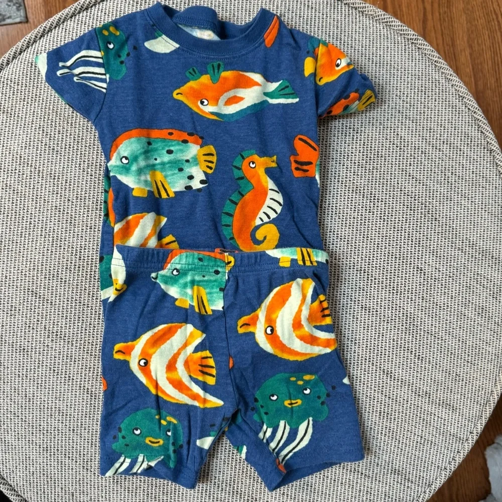 Carter's Short Pajama Set - 18 months - Picture 4 of 4